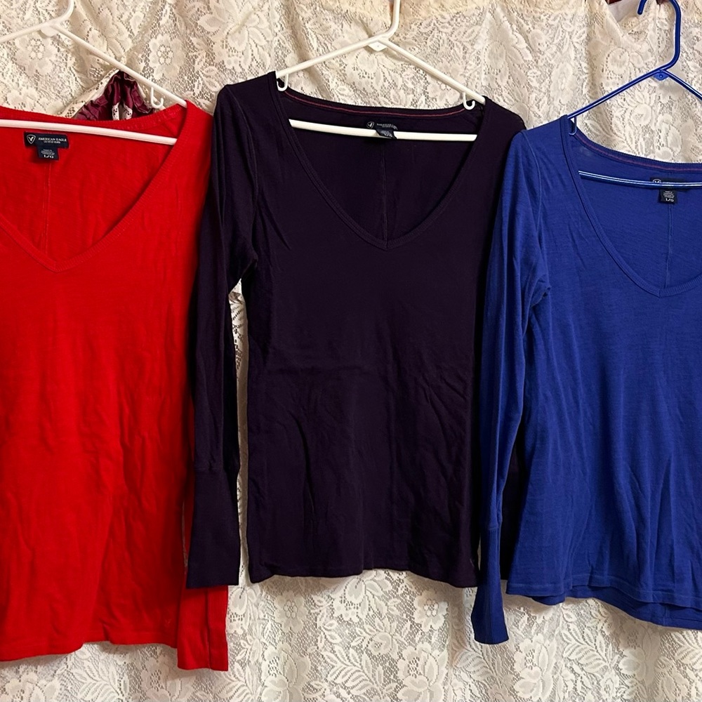 Juniors/Women’s American Eagle Outfitters (AEO) 🦅 long sleeve tees, Size L